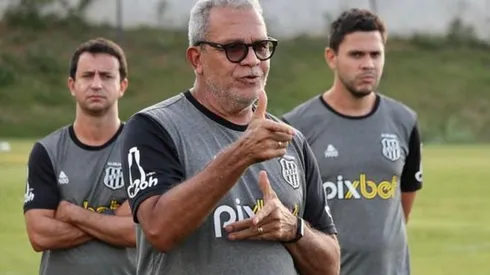 Foto: Flickr Oficial da Ponte Preta - Hélio prepara o time para estreia na Série B