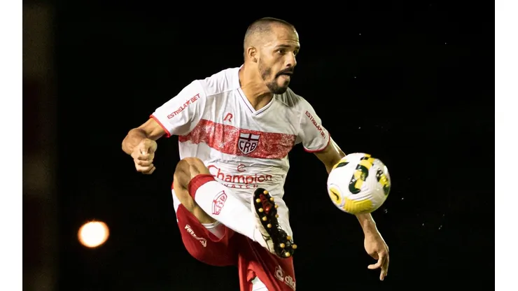 Foto: (Jorge Rodrigues/AGIF) - Anselmo Ramon foi o grande personagem do CRB no clássico contra o CSA nesta quarta (6)