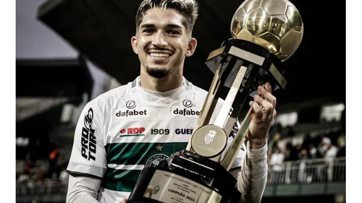 Camisa 7 do Coxa, Andrey foi eleito o melhor volante do Campeonato Paranaense/ Foto: Cortesia C2 Sports
