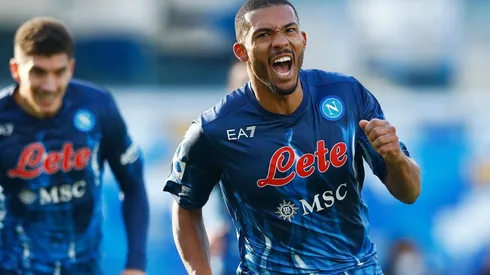 Foto: Matteo Ciambelli/DeFodi Images via Getty Images - Juan Jesus (à direita) negocia com o Botafogo às vésperas do fim de contrato no Napoli-ITA