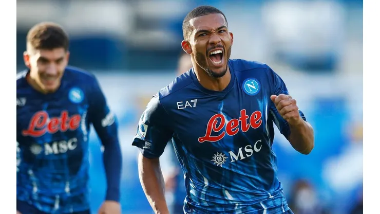 Foto: Matteo Ciambelli/DeFodi Images via Getty Images - Juan Jesus (à direita) negocia com o Botafogo às vésperas do fim de contrato no Napoli-ITA