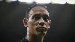 Ricardo Oliveira expõe futuro na carreira e é lembrado pela torcida do Santos