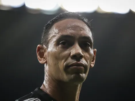 Ricardo Oliveira expõe futuro na carreira e é lembrado pela torcida do Santos