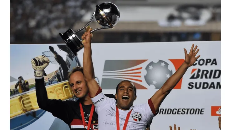 AFP/Getty Images. Em 2012, Rogério Ceni era o goleiro do São Paulo e Lucas Moura se despedia rumo à França, vendido ao PSG.