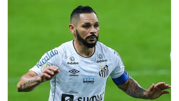 Foto: (Pedro H. Tesch/AGIF) - Pará, ex-Santos, é o mais novo jogador do Brusque
