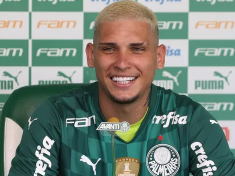 Navarro desencanta com a camisa do Palmeiras e leva torcida à loucura na web