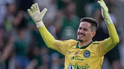 Foto: (Heber Gomes/AGIF) - Tadeu continuará defendendo a meta do Goiás por mais algumas temporadas