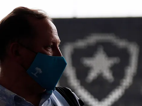 Textor fica a um detalhe de renovar com defensor; tempo de contrato é revelado