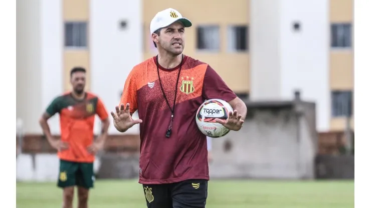 Ronald Felipe/ SCFC. Léo Condé tem dois reforços para estrear pela Série B