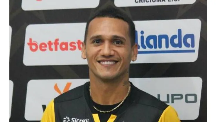 Foto: (Flickr Oficial Criciúma/Celso da Luz/Assessoria de imprensa Criciúma E.C) - Thiago Alagoano foi oficialmente apresentado pelo Criciúma nesta quarta (6)