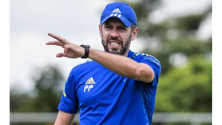 Foto: Gustavo Aleixo/Cruzeiro/Divulgação - Pezzolano: técnico ajusta os últimos detalhes para a estreia na Série B