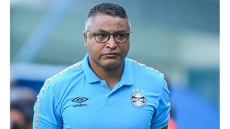 Foto: Pedro H. Tesch/AGIF - Roger Machado: aprovou jovem após observações em treinos do Grêmio