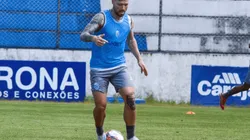 Reprodução. Meia analisa vantagem do Azulão, mas garante que não há comodidade para a equipe