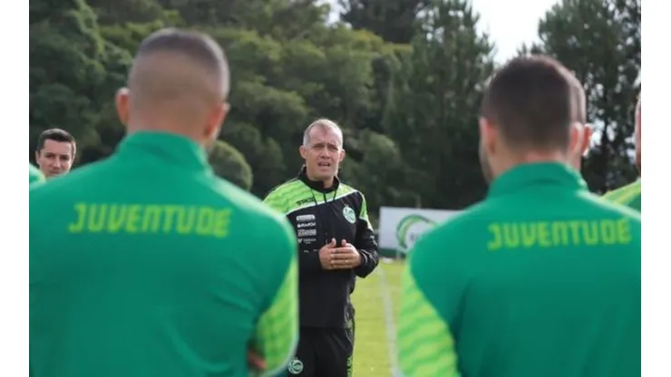 Eduardo Baptista 'ganha' dois reforços para o ataque do Juventude estrear no Brasileirão
