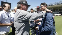 Foto: Twitter Oficial CR Vasco da Gama/Rafael Ribeiro | Jorge Salgado é avisado sobre sonho da torcida que rescindiu contrato na China