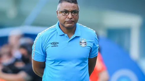 Foto: Pedro H. Tesch/AGIF - Roger Machado: não conta mais com meio-campista no Grêmio