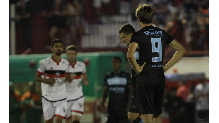 Foto: Heber Gomes/AGIF - Léo Passos defendeu o Londrina em 2019