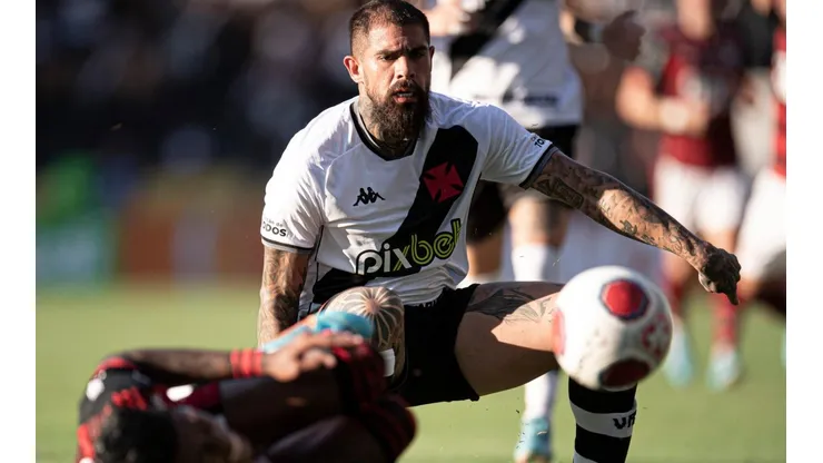 Foto: Jorge Rodrigues/AGIF - Quintero: defensor se manifestou sobre as cobranças da torcida do Vasco