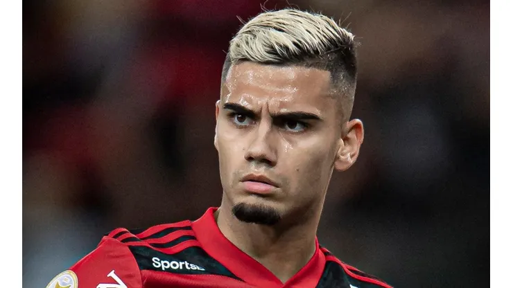 - O volante acredita que a desistência tem a ver com Paulo Sousa