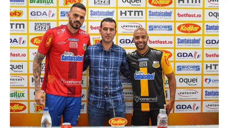 Foto: Reprodução/ Novorizontino | Rómario foi apresentado junto com o goleiro Lucas Frigeri
