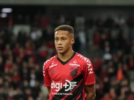 Sem Vitinho e mais dois: Athletico divulga relacionados para duelo na Libertadores; atacante tem data para estrear