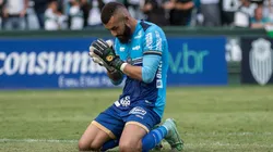 Foto: (Robson Mafra/AGIF) - Frequentemente criticado, Alex Muralha foi campeão com o Coritiba neste domingo (3)