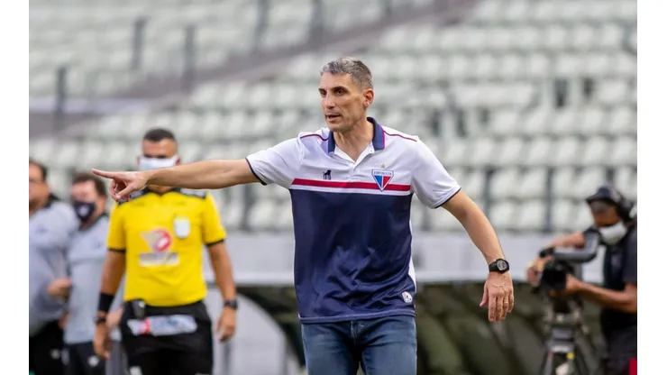 Juan Pablo Vojvoda falou sobre novidade no Fortaleza (Foto: Pedro Chaves/AGIF)