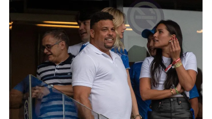 Foto: (Alessandra Torres/AGIF) - Ronaldo esteve presente no Mineirão para assistir ao clássico entre Cruzeiro e Atlético neste sábado (2)