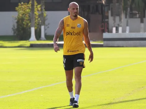 "Me mandava mensagem": Maicon expõe fã #1 de sua ida ao Santos