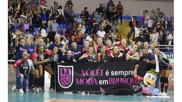 Sidney Silva/EsporteSC/ Brusque bate o Blumenau e consegue o acesso para a elite na Superliga Feminina de vôlei.