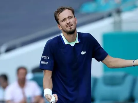 Medvedev faz cirurgia e ficará afastado das quadras entre 1 ou 2 meses; russo corre o risco de perder toda a temporada do saibro