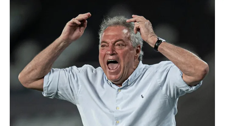 Abel Braga pode perder defensor para clube brasileiro (Foto: Jorge Rodrigues/AGIF)