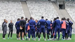 Jogador do Bordeaux foi pego furtando chuteiras e sofreu represália do elenco