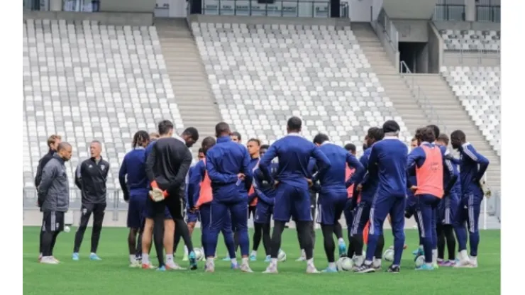 Jogador do Bordeaux foi pego furtando chuteiras e sofreu represália do elenco
