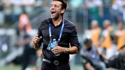 Foto: José Tramontin/athletico.com.br/Divulgação - Valentim: terá que cortar estrangeiros do Athletico de competições nacionais