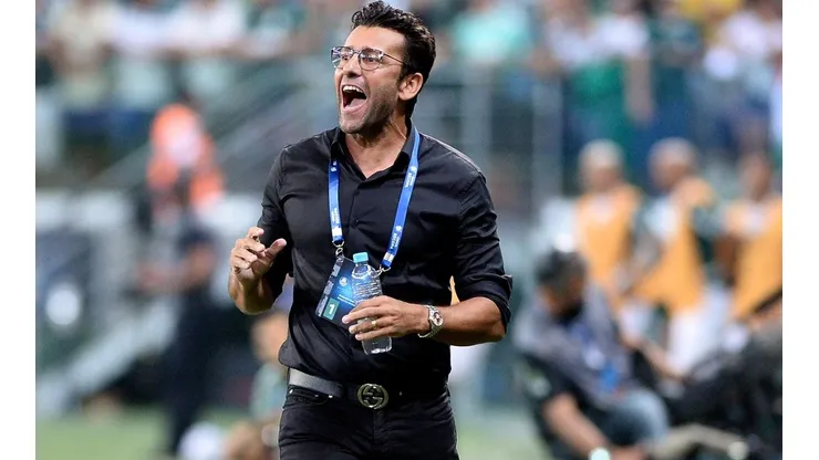 Foto: José Tramontin/athletico.com.br/Divulgação - Valentim: terá que cortar estrangeiros do Athletico de competições nacionais