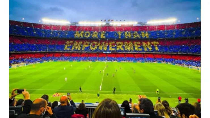 Camp Nou esteve lotado em goleada do Barça sobre o Real Madrid na Champions Feminina