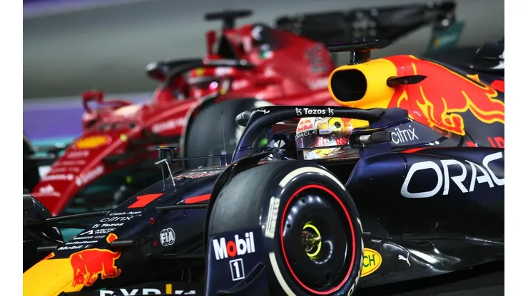 Eric Alonso/Getty Images - Verstappen e Leclerc em grande disputa