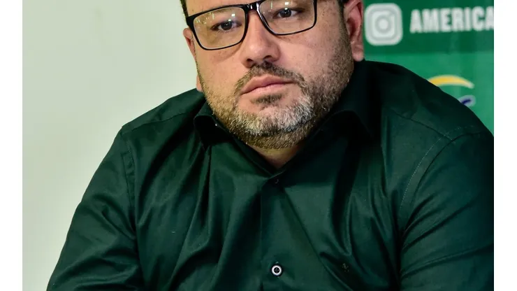 Fred Cascardo, diretor de futebol do América, avalia contratação de zagueiro que está em adversário na Série A