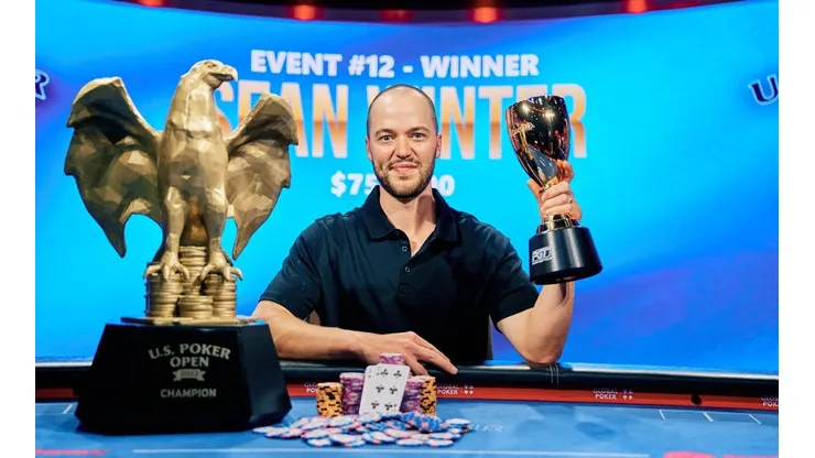 Sean Winter levou o troféu de campeão da série (Foto: PokerGo)