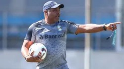 Foto: Lucas Uebel/Grêmio/Divulgação - Roger Machado: pode ter desfalque no Grêmio para jogo decisivo