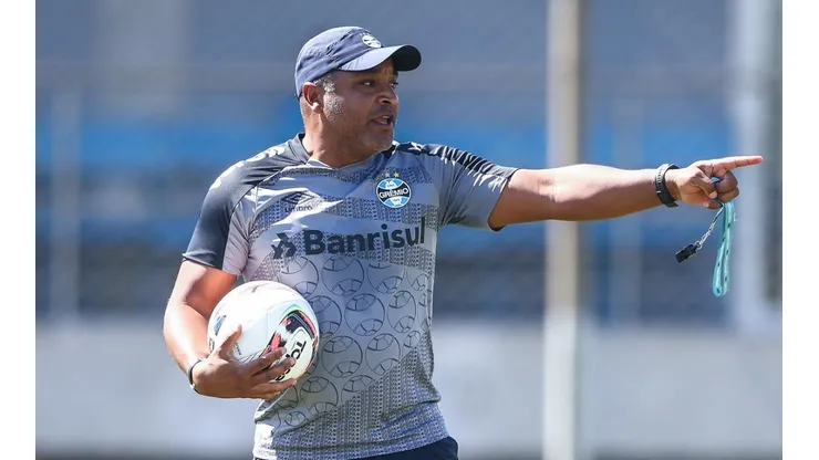 Foto: Lucas Uebel/Grêmio/Divulgação - Roger Machado: pode ter desfalque no Grêmio para jogo decisivo