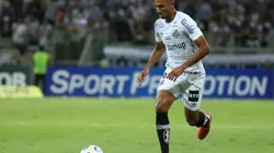 Lucas Braga, jogador do Santos, durante partida contra o Atlético-MG no estádio Mineirão, partida válida pela 26ª do Campeonato Brasileiro. — Foto: Fernando Moreno/AGIF