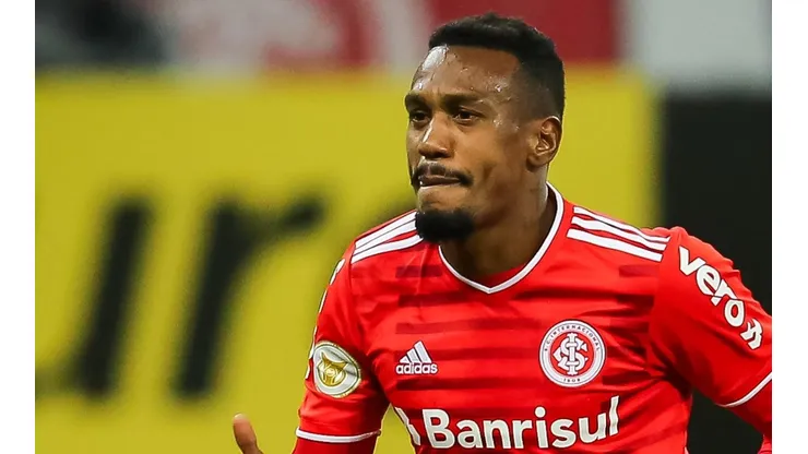 - A diretoria do Santos aceita apenas o valor pedido pelo jogador