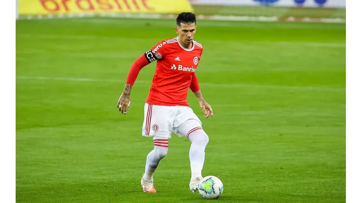 Foto: Pedro H. Tesch/AGIF | Cuesta puxa a fila e Inter monta barca no Beira-Rio