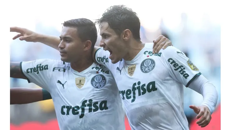 Foto: Cesar Greco - Abel Ferreira admitiu, à TV Palmeiras, que foi Dudu (à esq.) quem teve participação decisiva em sua renovação