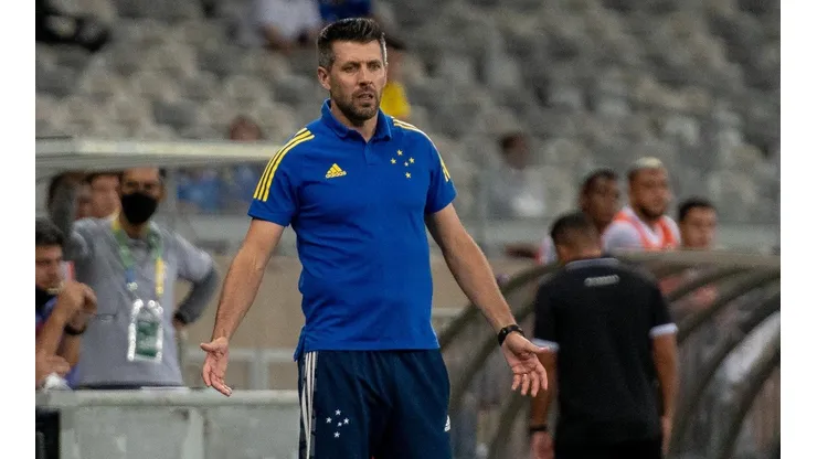 Foto: (Alessandra Torres/AGIF) - Paulo Pezzolano fez uma análise da vitória do Cruzeiro neste sábado (26)
