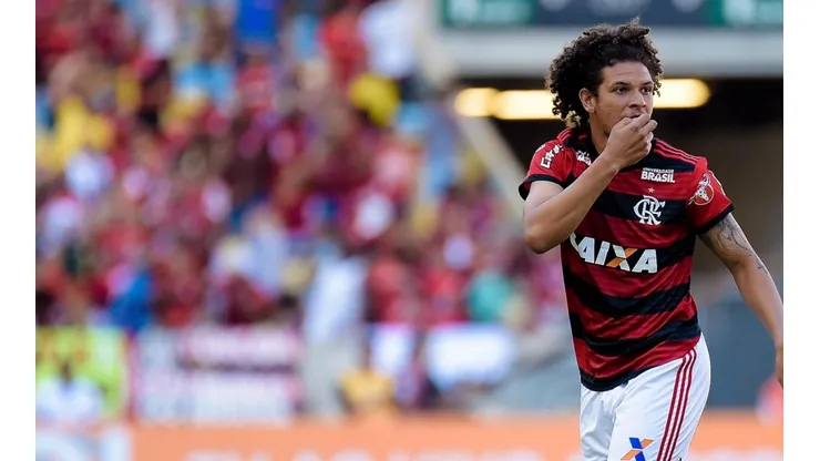 Thiago Ribeiro/AGIF - Arão pode ganhar 'parceiro' na posição de volante