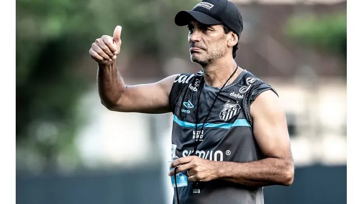 Foto: Flickr Oficial Santos FC/Ivan Storti | Bustos aprova mudança de planos do Peixe no mercado da bola