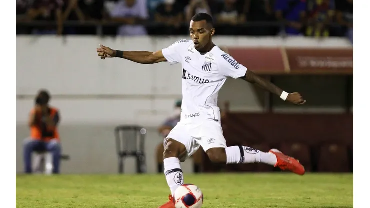 Pedro Ernesto Guerra Azevedo/Santos - Lucas Pires comenta "troca" pelo Santos